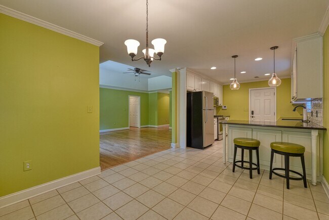 Building Photo - 210 Rivermill Ct