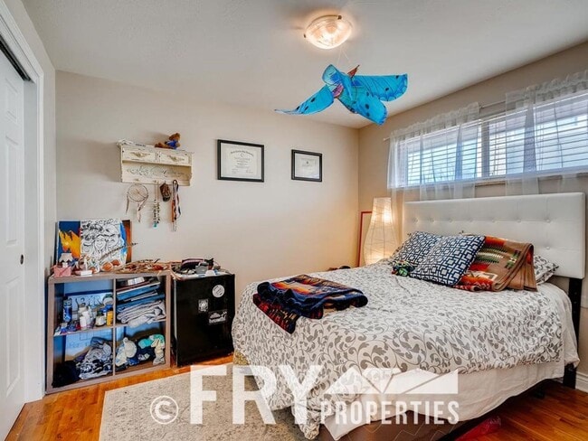Building Photo - Spacious Updated Berkeley Triplex