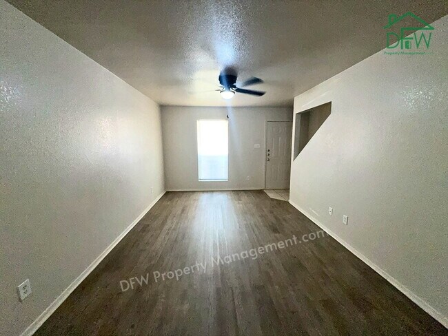 Building Photo - 2-Bed, 1.5-Bath Two-Story Townhome in Killeen