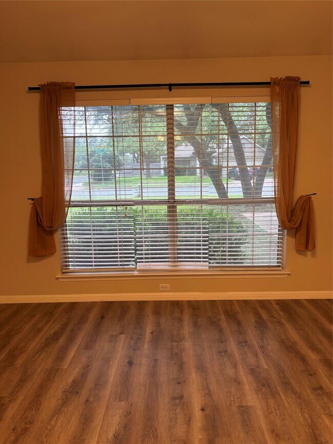 Building Photo - 4500 Abelia Dr