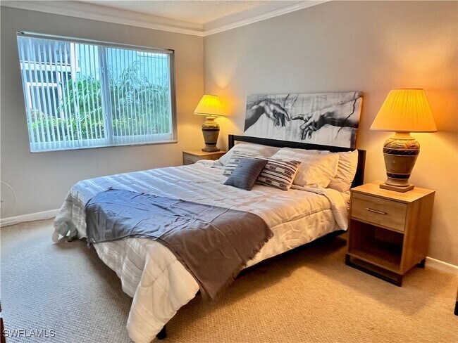 Building Photo - 216 Palm Dr