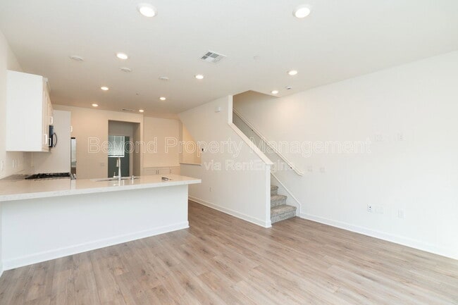 Building Photo - 2126 Senita Dr