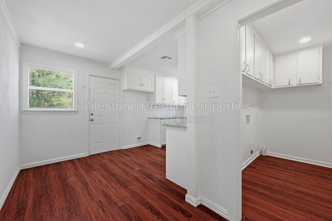 Building Photo - 13 MacArthur Dr