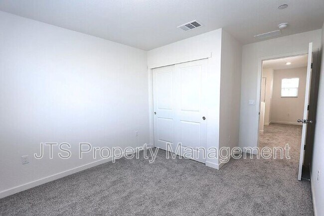 Building Photo - 2097 Shady Tree Cir