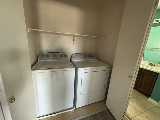 Building Photo - Silverado Ranch 3 bedroom