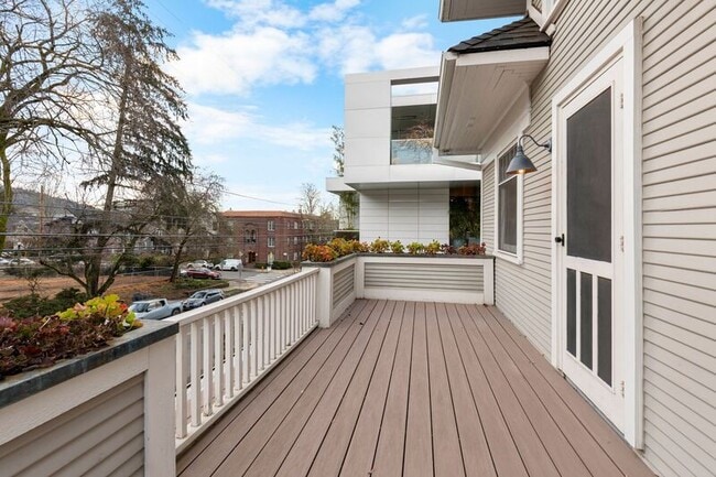 Building Photo - 1516 NW 25th Ave