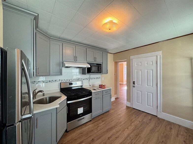 Building Photo - 51 Beacon St