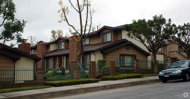 Building Photo - Sierra Del Norte