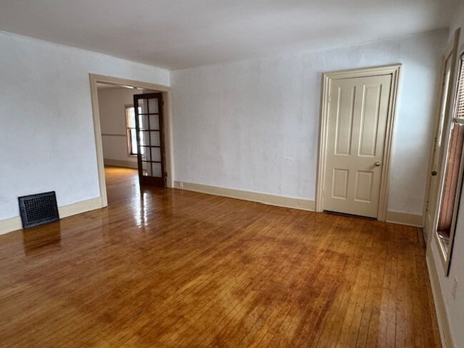 Building Photo - 654 Jefferson St