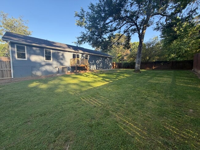 Building Photo - 3270 Glasco Dr