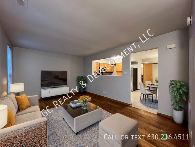 Building Photo - *** 3 BDRM - 1.5 BTH / NEW CARPET / FRESH ...