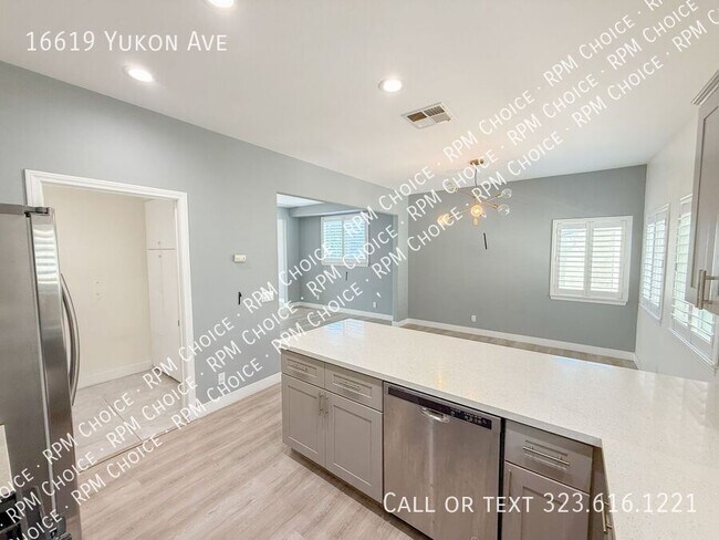 Building Photo - 16619 Yukon Ave