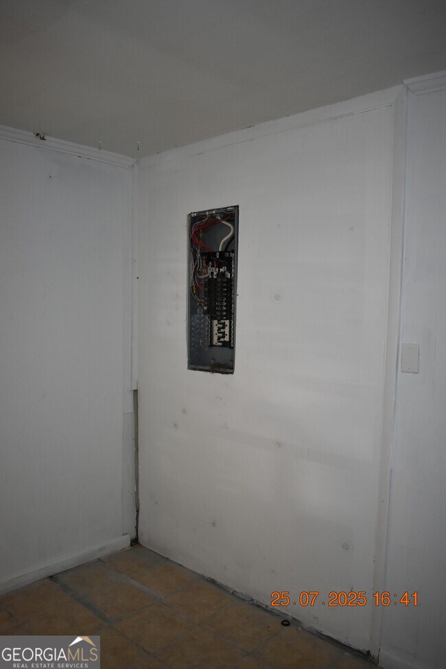 Building Photo - 1083 Nassau Pl
