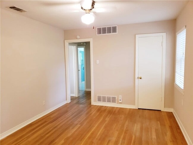 Building Photo - 585 Classen Dr