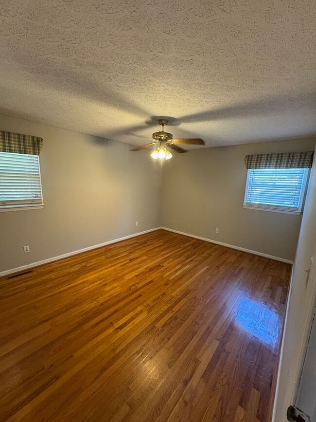 Building Photo - 1696 Crestland Dr
