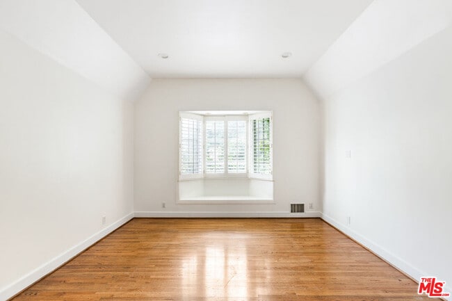 Building Photo - 2127 Benecia Ave