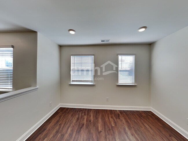 Building Photo - 561 Rivermist Dr