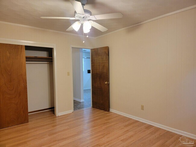 Building Photo - 917 N 70th Ave