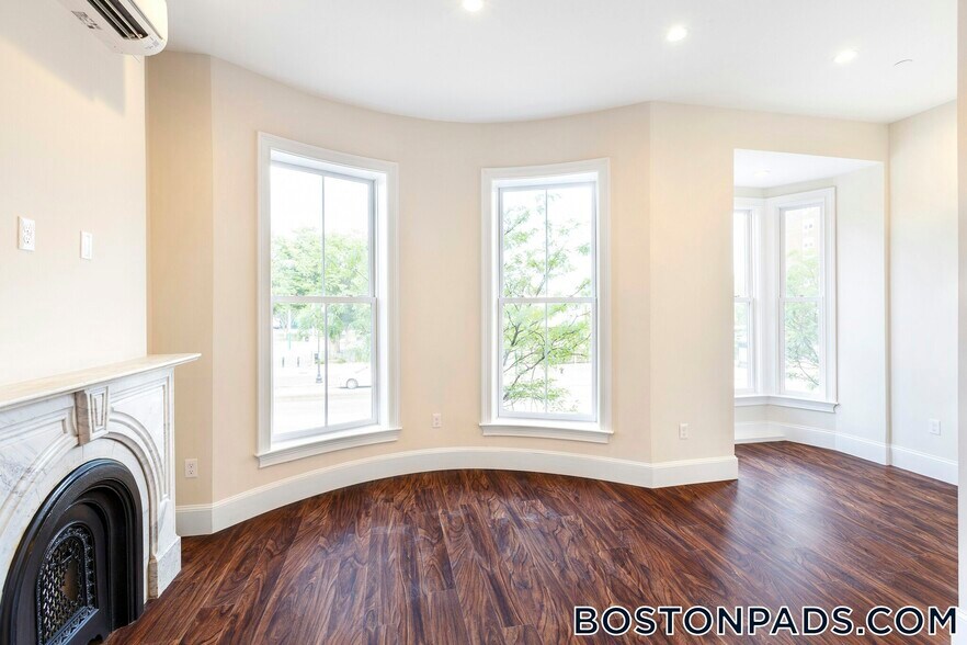 Building Photo - 1902 Washington St