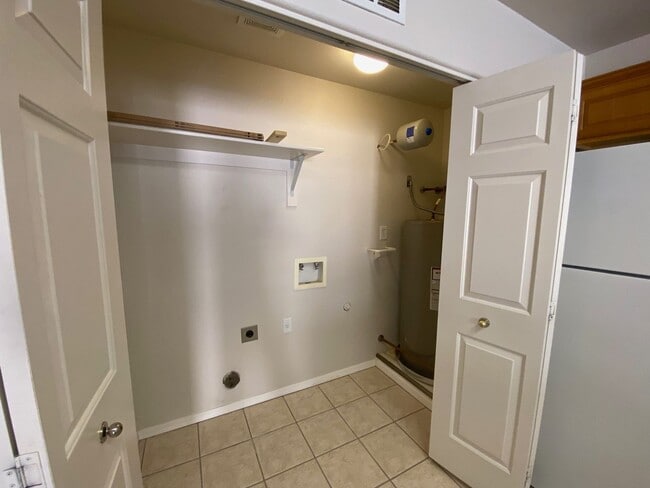 Building Photo - PALI3045