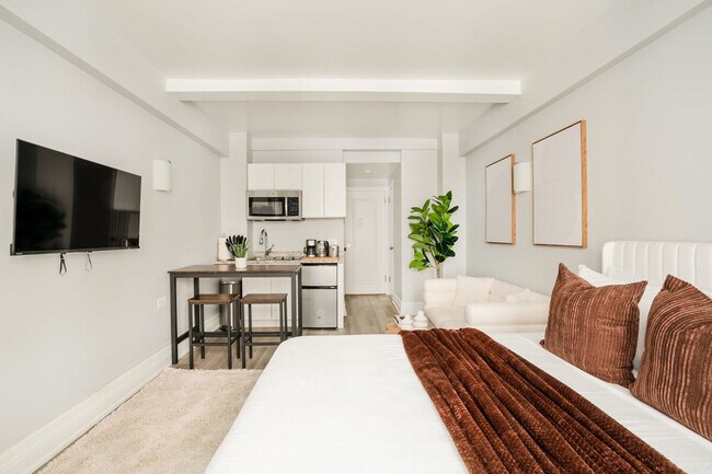 Building Photo - 240 W 73rd St