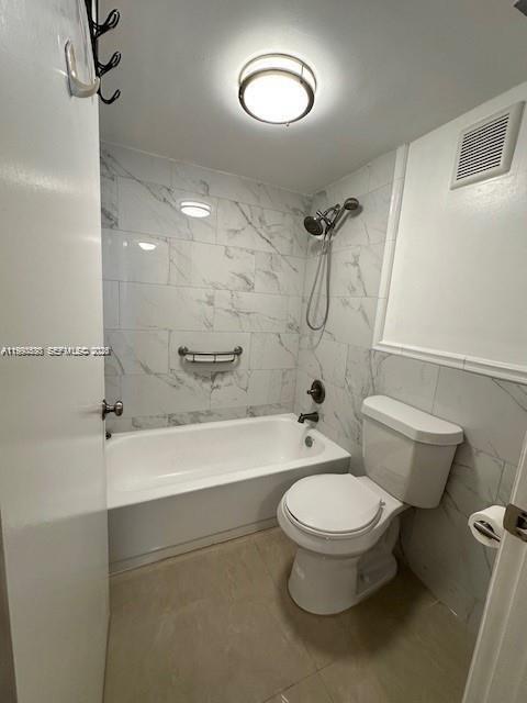 Building Photo - 10845 SW 112th Ave