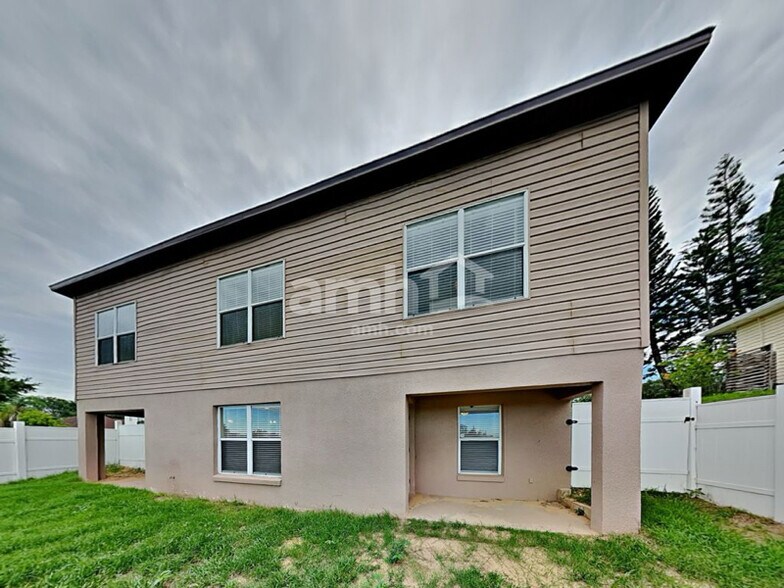 Building Photo - 1520 Presidio Dr