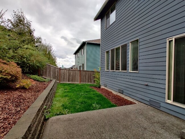 Building Photo - Beautiful Tumwater Home - 4 BD+DEN+BONUS RM