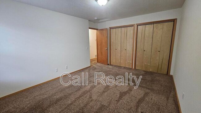 Building Photo - 1217 E Chantel Dr