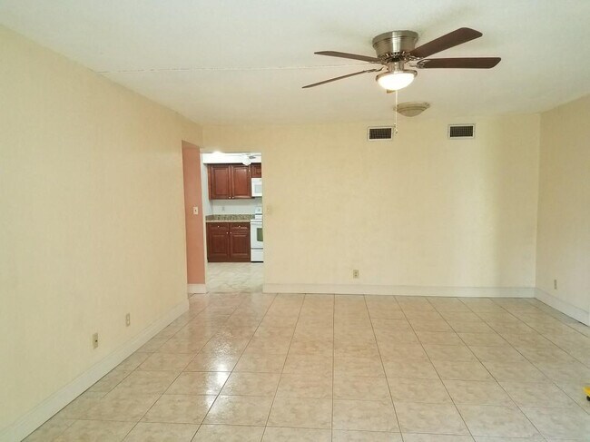 Building Photo - 900 NE 147th St