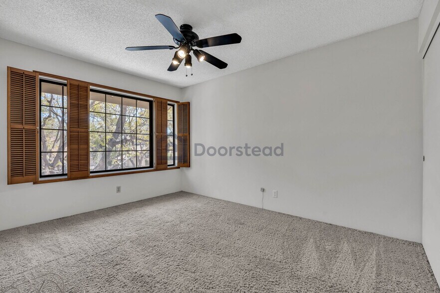 Building Photo - 1 Deerpath Pl