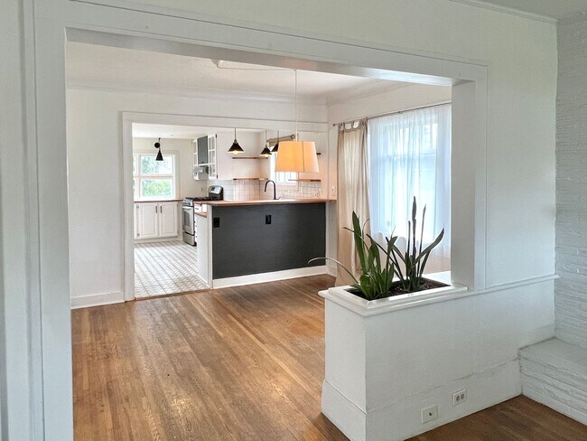 Building Photo - Charming Craftsman In The Heart Of Roseway Neighborhood