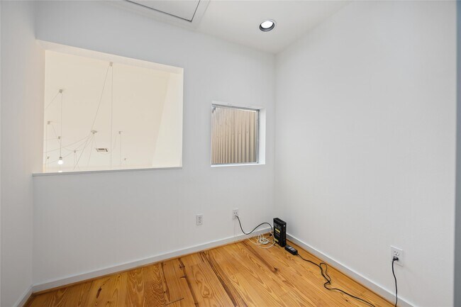 Building Photo - 2605 Calumet St