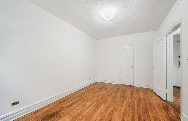 Building Photo - 4810 43rd St - Apt 2J