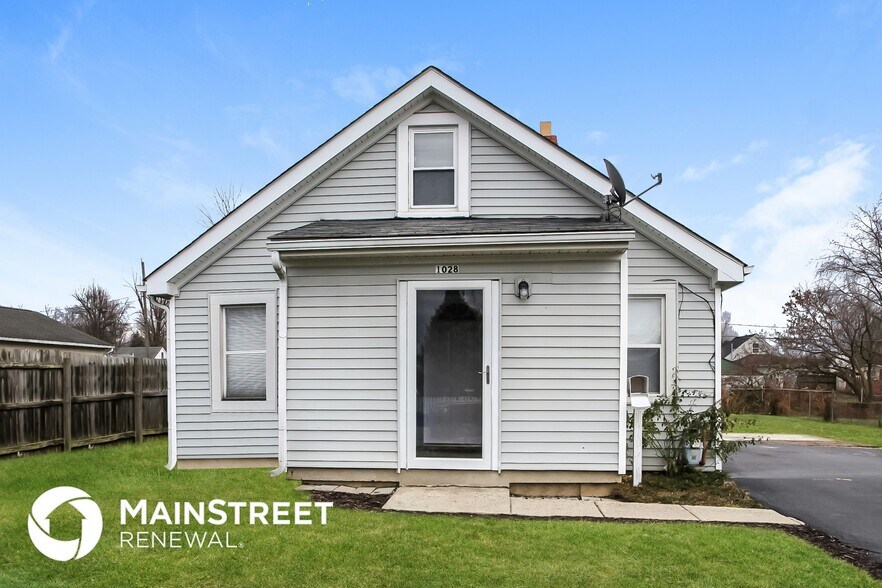 Primary Photo - 1028 Midland Ave