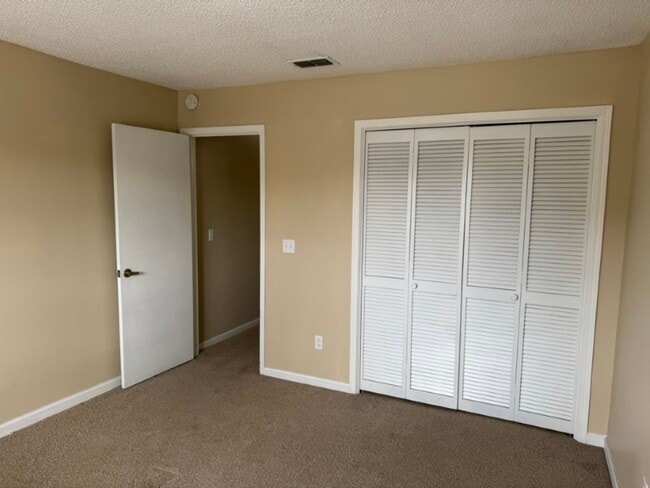 Building Photo - Home For Rent