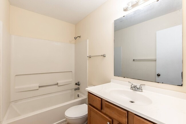 Building Photo - Move In Ready Two Bedroom Home!