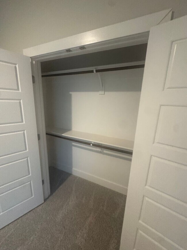 Building Photo - 3/2/2 located in Godley! Move in Specials call to inquire