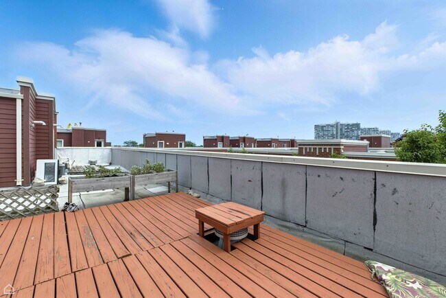 Building Photo - 346 E 25th Pl