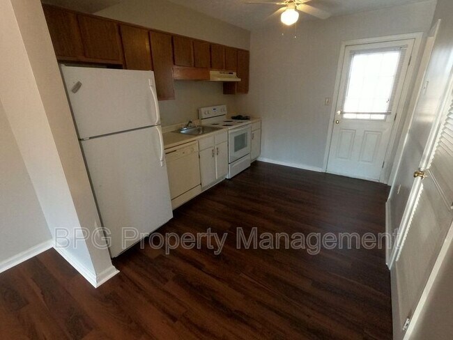 Building Photo - 605 Hamlet Ave