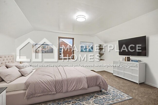 Building Photo - 15866 Mansfield St