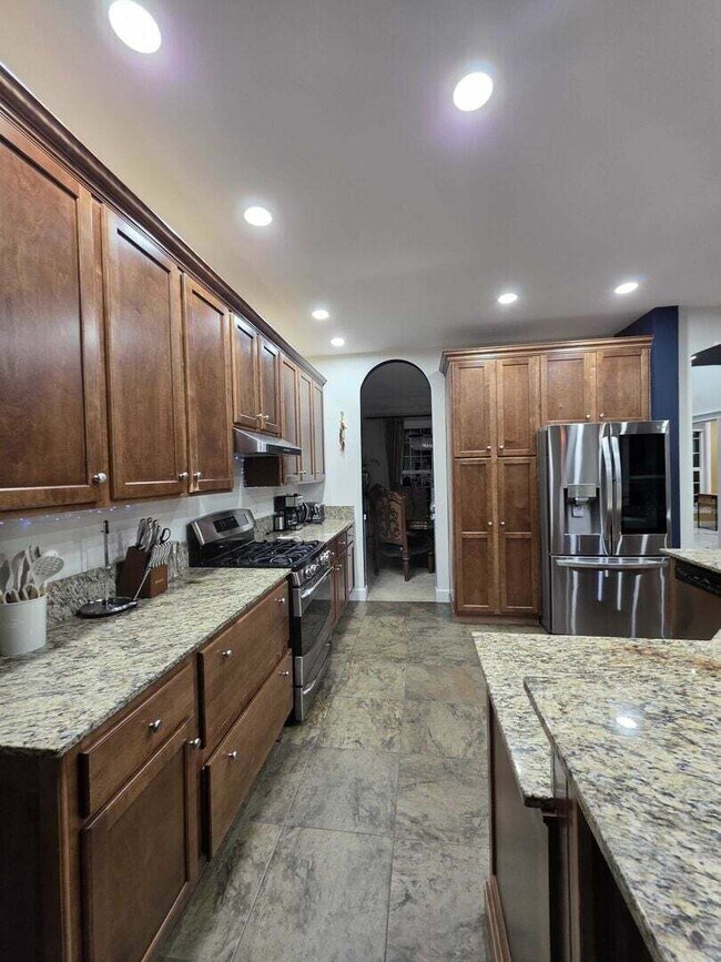 Building Photo - 4812 Beaver Pond Dr S