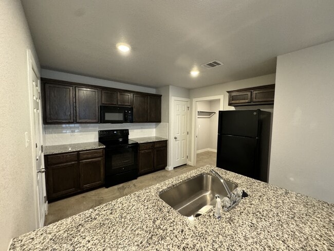 Building Photo - 1415 Shoshoni Trail