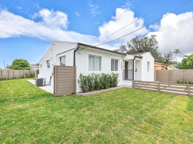 Primary Photo - 203 NE 107th St