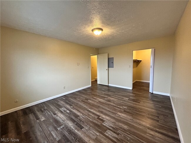 Building Photo - 200 Fernwood Rd