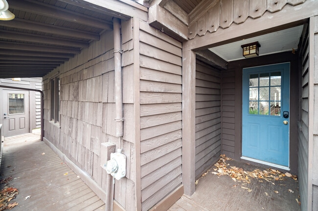 Building Photo - 126 Mahrt Ave