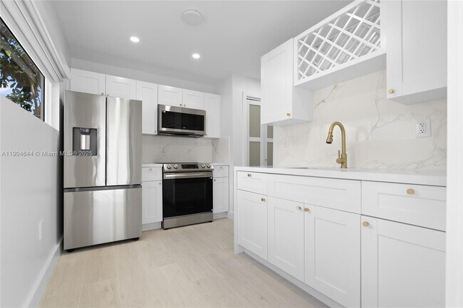 Primary Photo - 129 SW 9th Ave