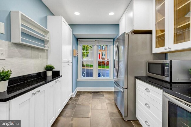 Building Photo - 8482 Springfield Oaks Dr