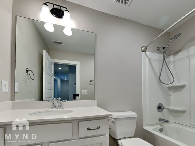 Building Photo - 15534 Tide Water Ct