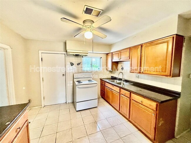 Building Photo - 10051 Royal Dr